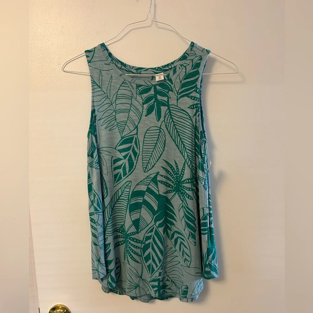 Two XS Old Navy Sleeveless Tops NWT - Picture 7 of 9